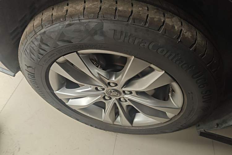 Used Toyota SIENNA 2021 2.5L Hybrid Platinum Edition Left Front Wheel Hub