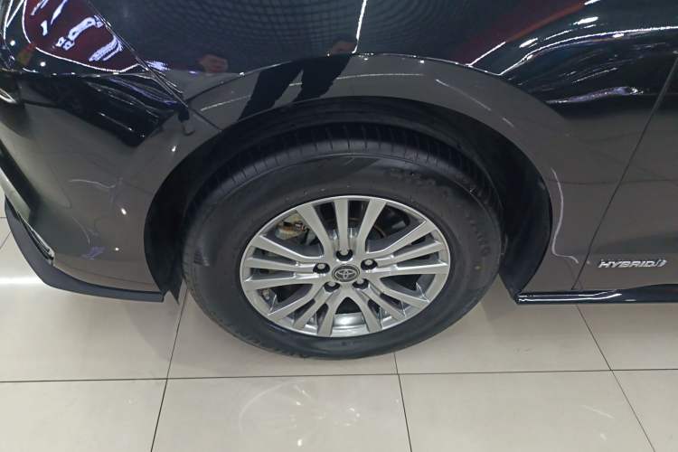 Used Toyota SIENNA 2021 2.5L Hybrid Comfort Edition Left Front Wheel Hub