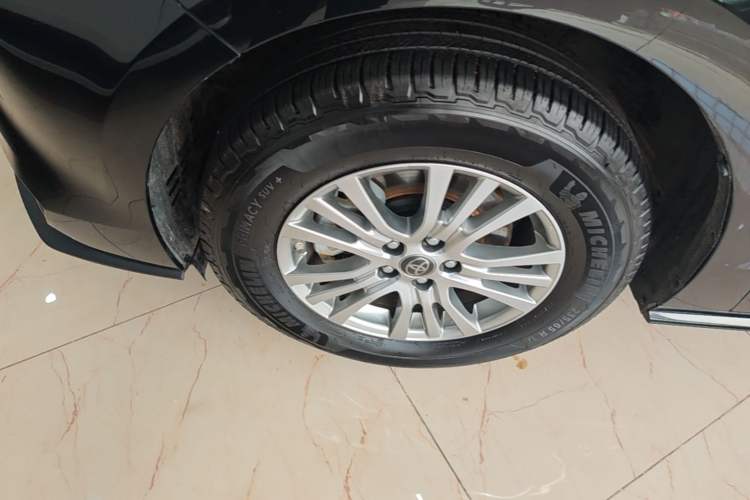 Used Toyota SIENNA 2021 2.5L Hybrid Premium Edition Left Front Wheel Hub