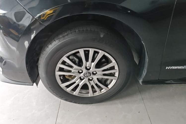 Used Toyota SIENNA 2021 2.5L Hybrid Luxury Edition Left Front Wheel Hub
