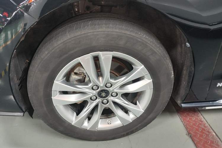 Used Toyota SIENNA 2021 2.5L Hybrid Ultimate Edition Left Front Wheel Hub
