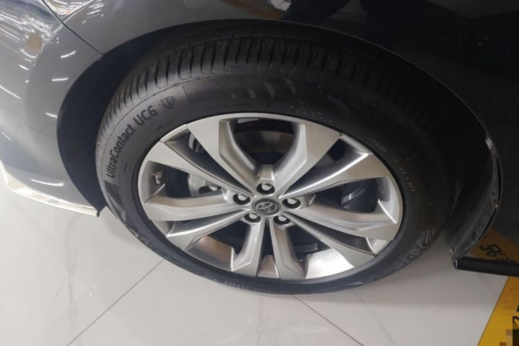 Used Toyota SIENNA 2021 2.5L Hybrid Premium Edition Left Front Wheel Hub