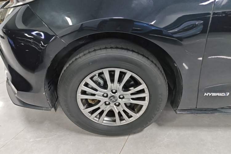Used Toyota SIENNA 2021 2.5L Hybrid Luxury Edition Left Front Wheel Hub