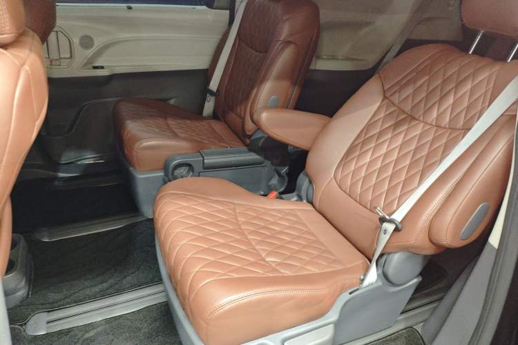 Used Toyota SIENNA 2021 2.5L Hybrid Comfort Edition Left Rear Seat
