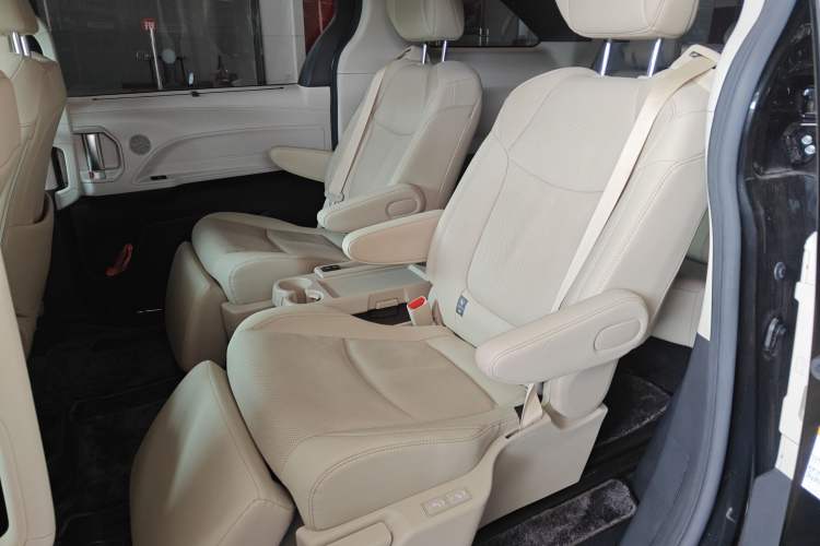 Used Toyota SIENNA 2021 2.5L Hybrid Ultimate Edition Left Rear Seat