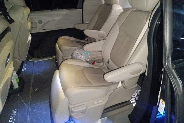 Used Toyota SIENNA 2021 2.5L Hybrid Ultimate Edition Left Rear Seat