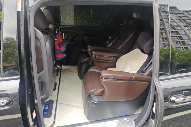 Used Toyota SIENNA 2021 2.5L Hybrid Platinum Edition Left Rear Seat