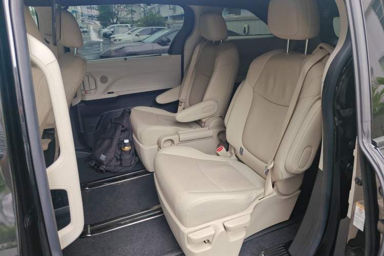 Used Toyota SIENNA 2021 2.5L Hybrid Luxury Edition Left Rear Seat