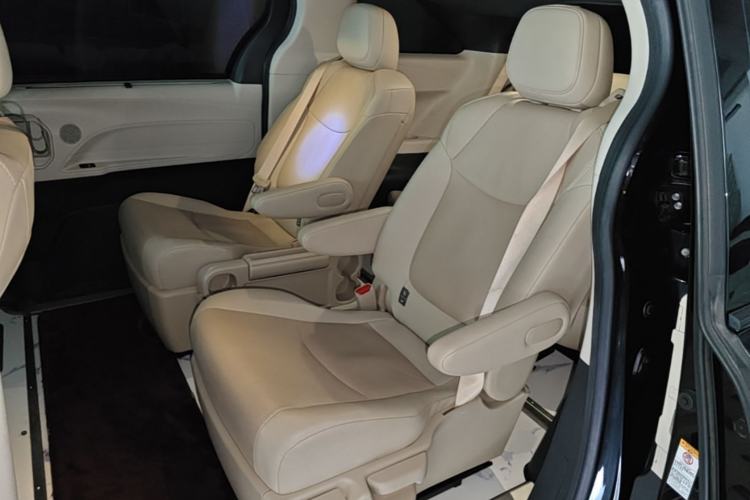 Used Toyota SIENNA 2021 2.5L Hybrid Luxury Edition Left Rear Seat