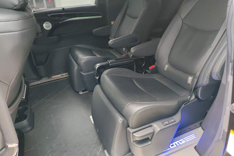 Used Toyota SIENNA 2021 2.5L Hybrid Premium Edition Left Rear Seat