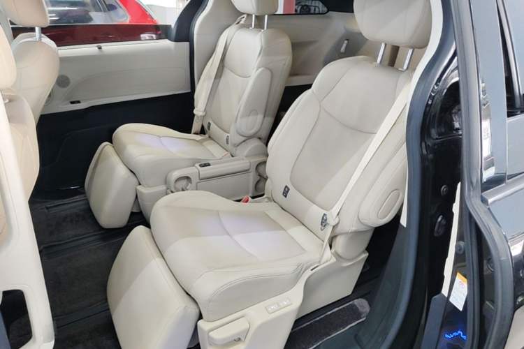 Used Toyota SIENNA 2021 2.5L Hybrid Premium Edition Left Rear Seat