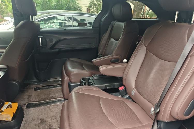 Used Toyota SIENNA 2021 2.5L Hybrid Platinum Edition Left Rear Seat