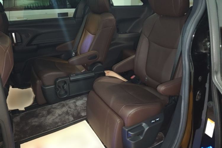 Used Toyota SIENNA 2021 2.5L Hybrid Platinum Edition Left Rear Seat