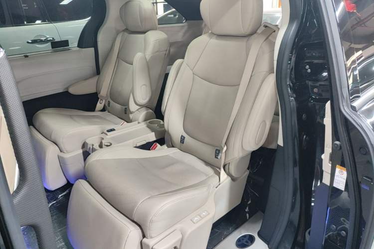 Used Toyota SIENNA 2021 2.5L Hybrid Ultimate Edition Left Rear Seat