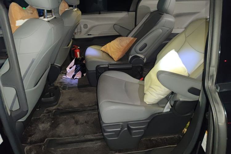 Used Toyota SIENNA 2021 2.5L Hybrid Luxury Edition Left Rear Seat