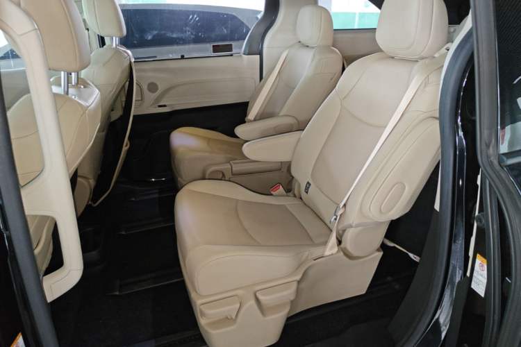 Used Toyota SIENNA 2021 2.5L Hybrid Luxury Edition Left Rear Seat