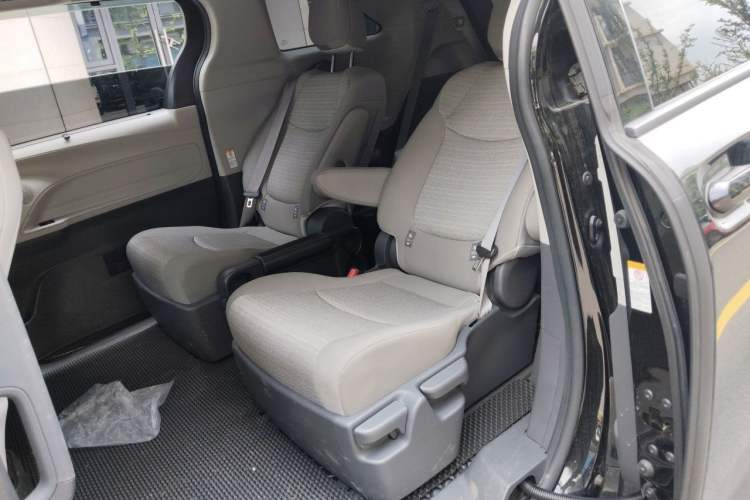 Used Toyota SIENNA 2021 2.5L Hybrid Comfort Edition Left Rear Seat