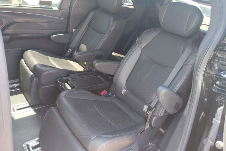 Used Toyota SIENNA 2021 2.5L Hybrid Premium Edition Left Rear Seat