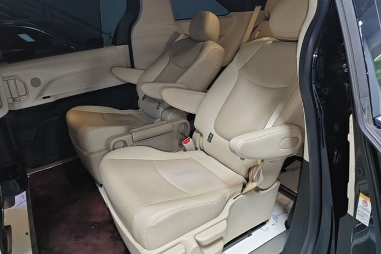 Used Toyota SIENNA 2021 2.5L Hybrid Luxury Edition Left Rear Seat
