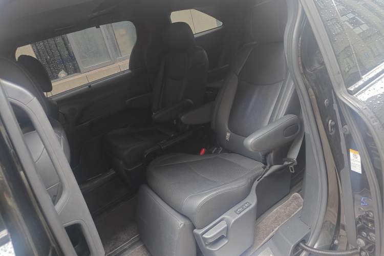 Used Toyota SIENNA 2021 2.5L Hybrid Luxury Edition Left Rear Seat