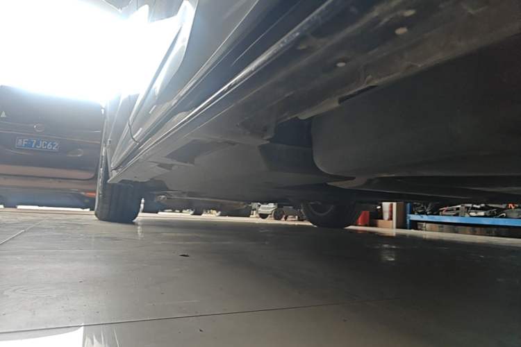Used Toyota SIENNA 2021 2.5L Hybrid Platinum Edition Left Side Sill