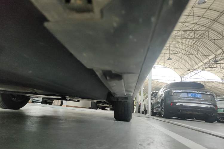Used Toyota SIENNA 2021 2.5L Hybrid Luxury Edition Left Side Sill