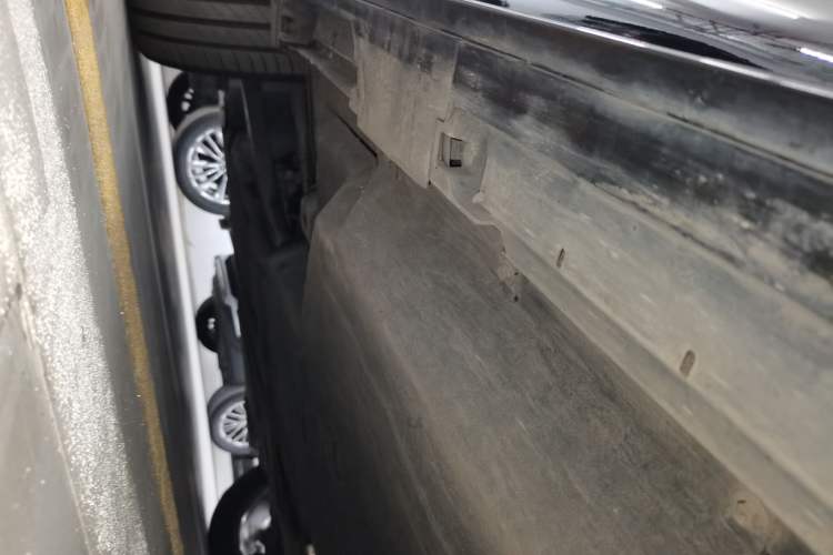 Used Toyota SIENNA 2021 2.5L Hybrid Premium Edition Left Side Sill