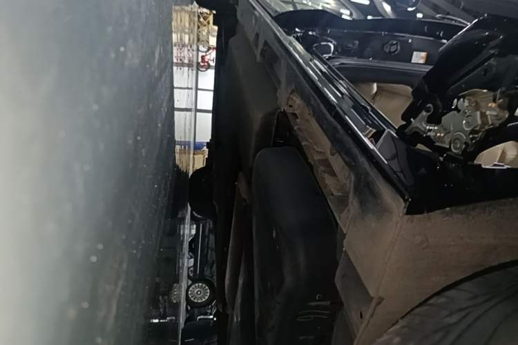 Used Toyota SIENNA 2021 2.5L Hybrid Luxury Edition Left Side Sill