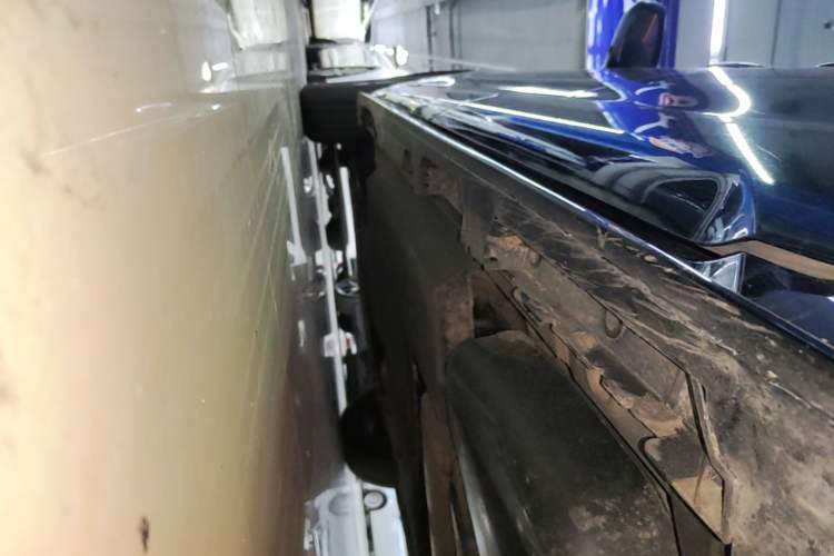 Used Toyota SIENNA 2021 2.5L Hybrid Premium Edition Left Side Sill