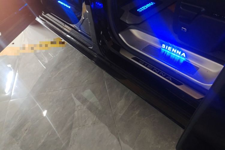 Used Toyota SIENNA 2021 2.5L Hybrid Premium Edition Left Side Sill