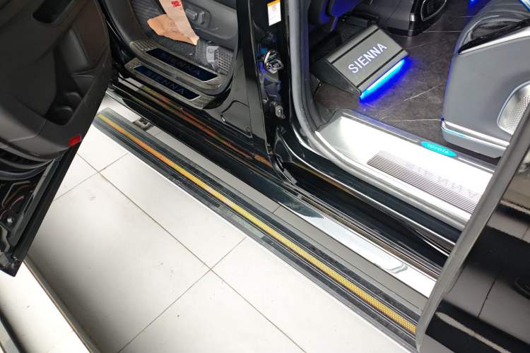 Used Toyota SIENNA 2021 2.5L Hybrid Comfort Edition Left Side Sill