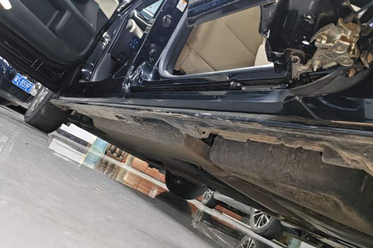 Used Toyota SIENNA 2021 2.5L Hybrid Luxury Edition Left Side Sill