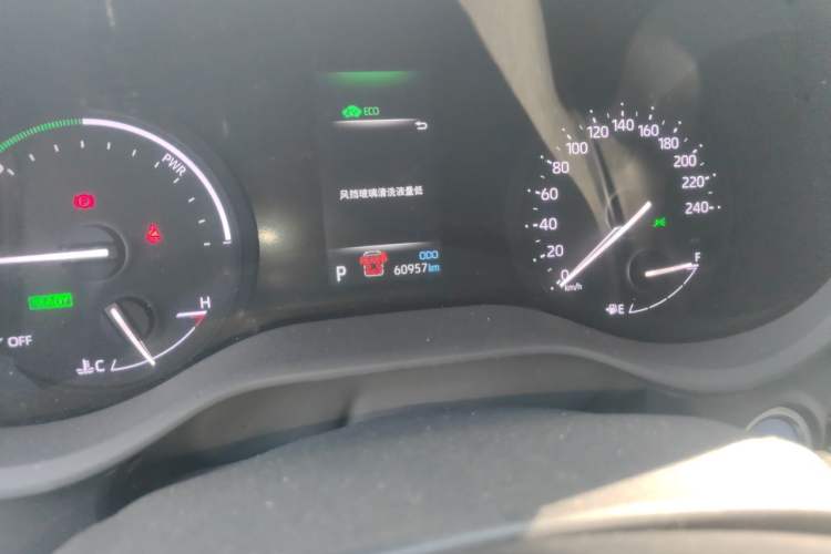 Used Toyota SIENNA 2021 2.5L Hybrid Luxury Edition Odometer Close Up