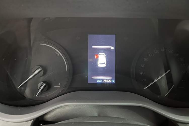 Used Toyota SIENNA 2021 2.5L Hybrid Luxury Edition Odometer Close Up