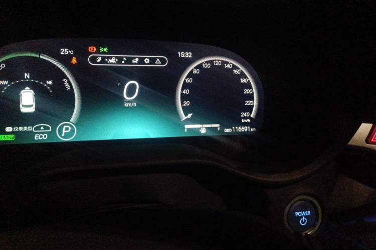Used Toyota SIENNA 2021 2.5L Hybrid Ultimate Edition Odometer Close Up