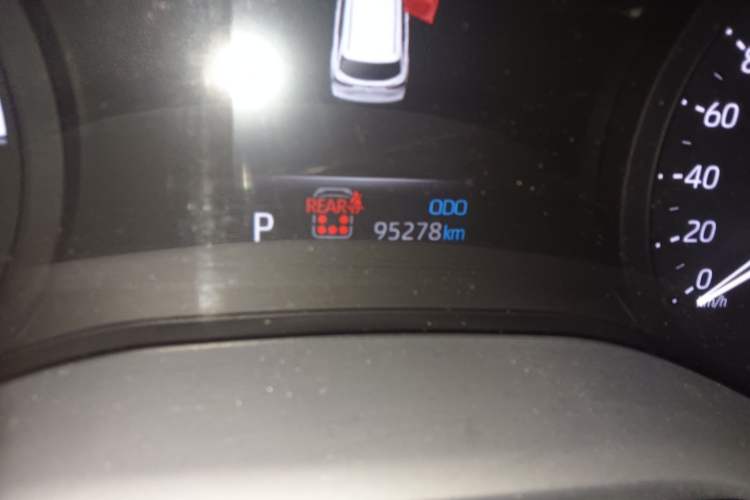 Used Toyota SIENNA 2021 2.5L Hybrid Premium Edition Odometer Close Up