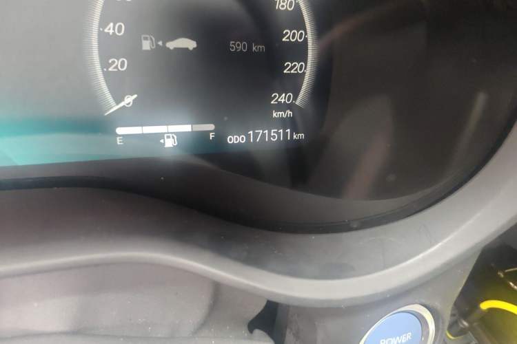 Used Toyota SIENNA 2021 2.5L Hybrid Platinum Edition Odometer Close Up