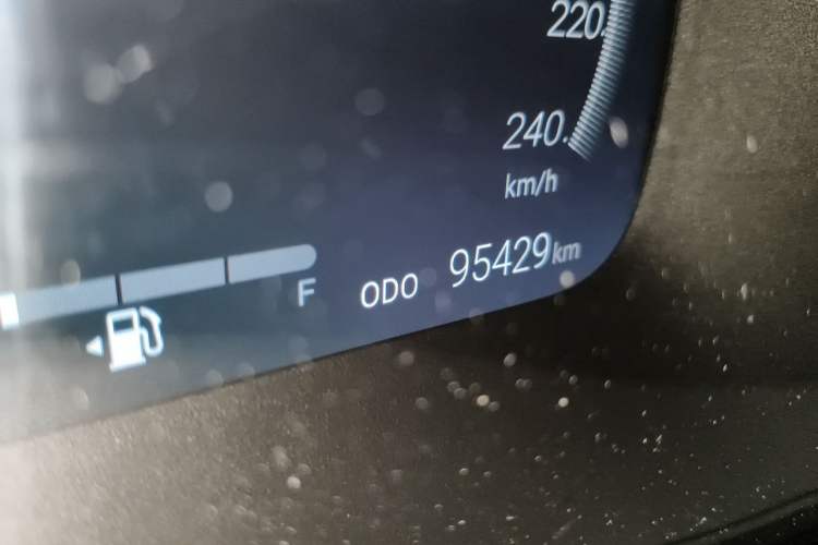Used Toyota SIENNA 2021 2.5L Hybrid Ultimate Edition Odometer Close Up