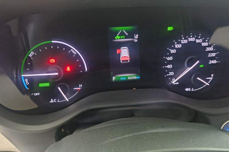 Used Toyota SIENNA 2021 2.5L Hybrid Luxury Edition Odometer Close Up