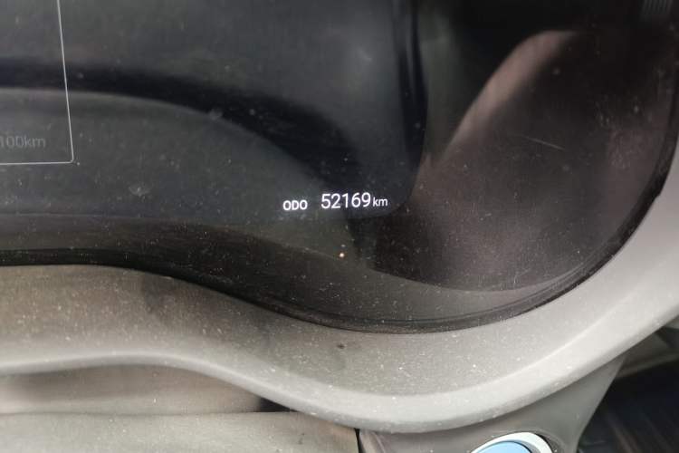 Used Toyota SIENNA 2021 2.5L Hybrid Platinum Edition Odometer Close Up