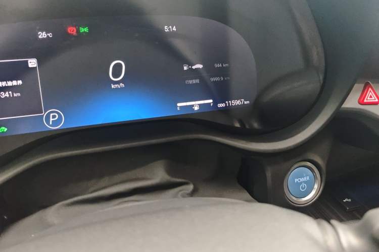Used Toyota SIENNA 2021 2.5L Hybrid Platinum Edition Odometer Close Up