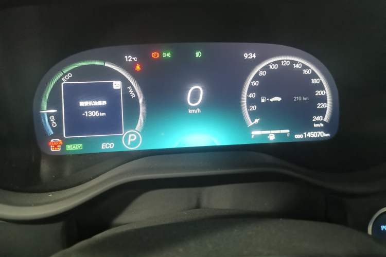 Used Toyota SIENNA 2021 2.5L Hybrid Ultimate Edition Odometer Close Up