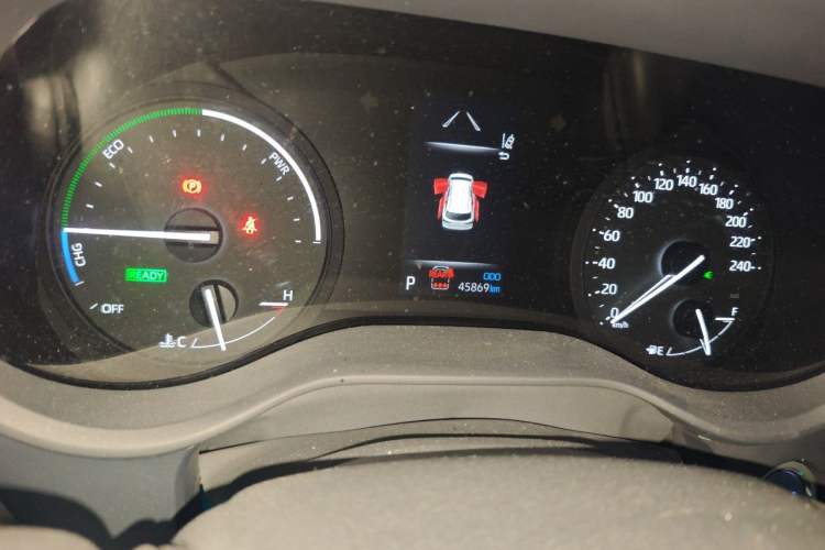 Used Toyota SIENNA 2021 2.5L Hybrid Luxury Edition Odometer Close Up