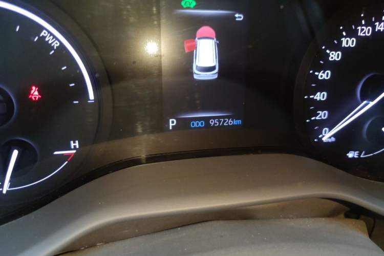 Used Toyota SIENNA 2021 2.5L Hybrid Premium Edition Odometer Close Up