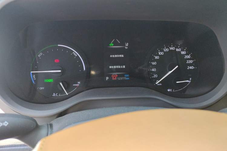 Used Toyota SIENNA 2021 2.5L Hybrid Luxury Edition Odometer Close Up