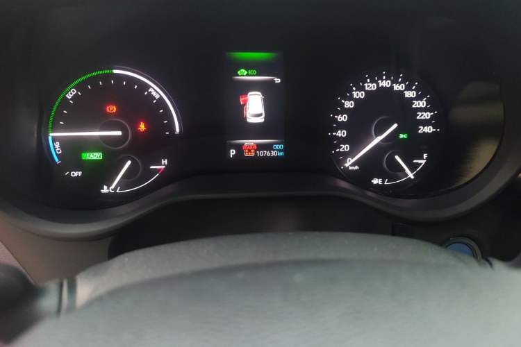 Used Toyota SIENNA 2021 2.5L Hybrid Premium Edition Odometer Close Up