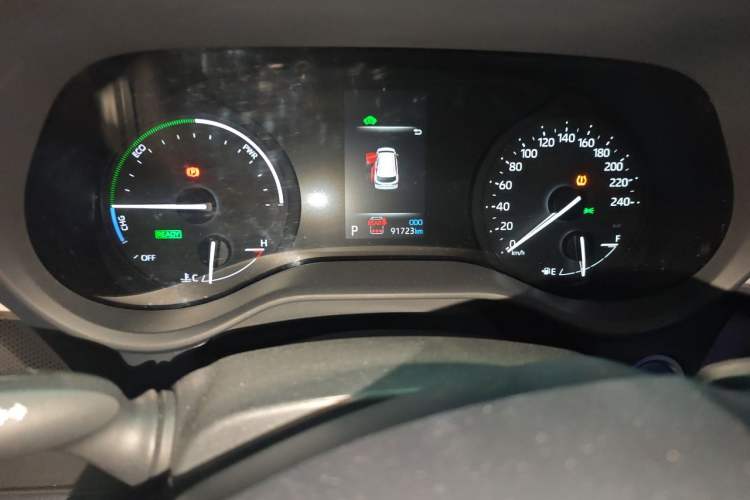 Used Toyota SIENNA 2021 2.5L Hybrid Comfort Edition Odometer Close Up