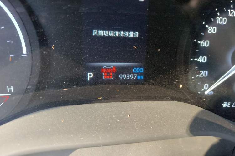Used Toyota SIENNA 2021 2.5L Hybrid Luxury Edition Odometer Close Up