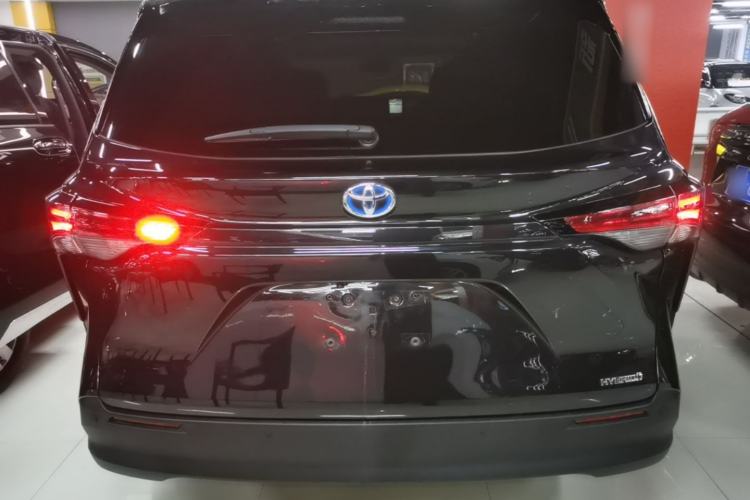 Used Toyota SIENNA 2021 2.5L Hybrid Premium Edition Rear