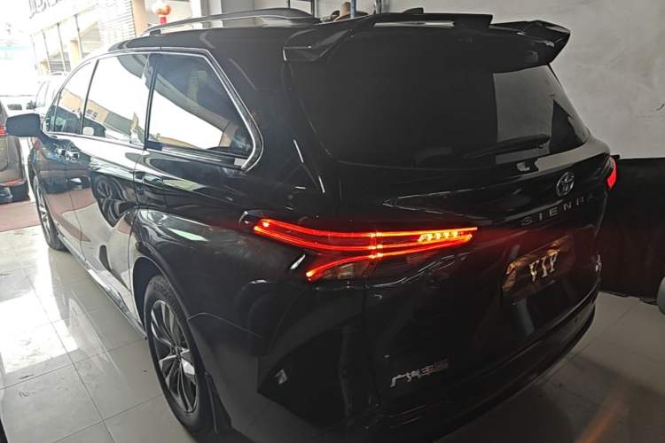 Used Toyota SIENNA 2021 2.5L Hybrid Platinum Edition Rear Left 45 Deg